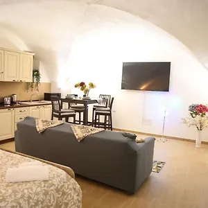 Domus Ursino Comfort Appartamento Aeroporto di Catania Fontana Rossa